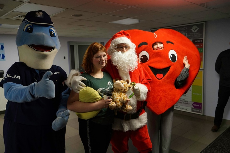 Święty Mikołaj i jego przyjaciele spotkali się z wszystkimi dziećmi w szpitalu/fot. nadesłane