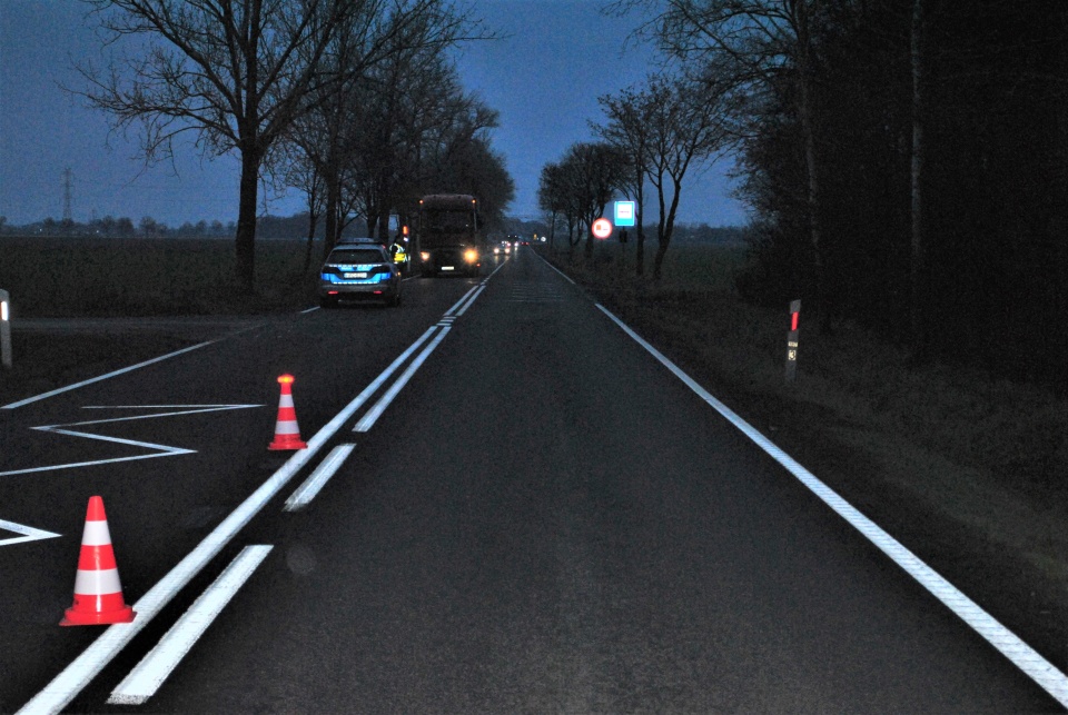 66-letni kierowca volkswagena był trzeźwy. Przyczyny i okoliczności tragedii wyjaśniają funkcjonariusze z Komisariatu Policji w Strzelnie/fot. KPP w Strzelnie