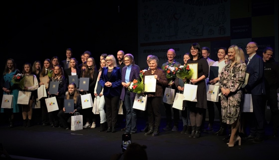 Gala Konkursu Bydgoski Wolontariusz Roku 2022 odbyła się w Teatrze Kameralnym. To już 19 rozdanie. Nagrodzono tych, którzy wyróżniają się w działaniu na rzecz innych./fot. Elżbieta Rupniewska