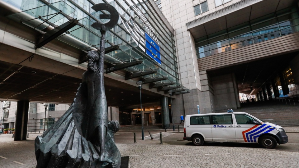 Belgijscy prokuratorzy przejęli około 1,5 mln euro podczas nalotów, związanych z zarzutami o to, że Katar przekupił członków Parlamentu Europejskiego w celu wpłynięcia na proces podejmowania decyzji/fot. PAP, EPA