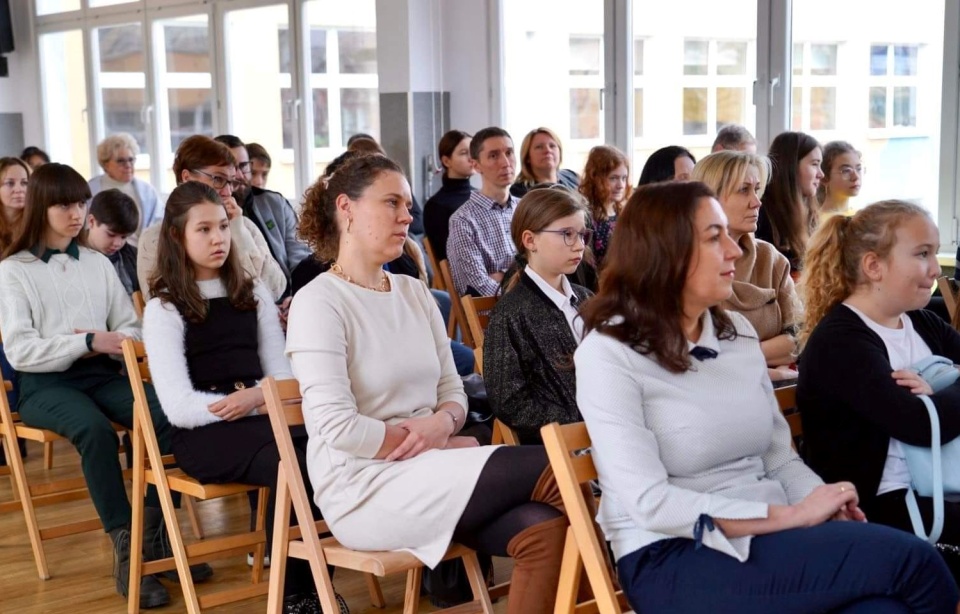 Szkoła Podstawowa nr 16 w Toruniu zaprosiła do siebie zwycięzców konkursu poświęconego Poli Negri./fot. Maria Mazurkiewicz/Facebook