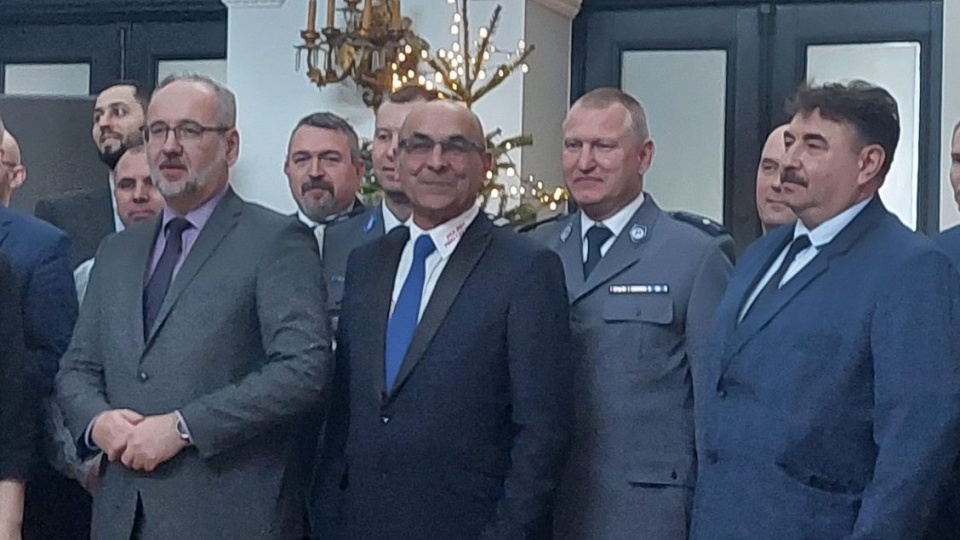 W minioną środę asp. szt. Leszek Guza otrzymał najwyższe odznaczenie – honorową odznakę „Za zasługi dla ochrony zdrowia”/fot. materiały policji