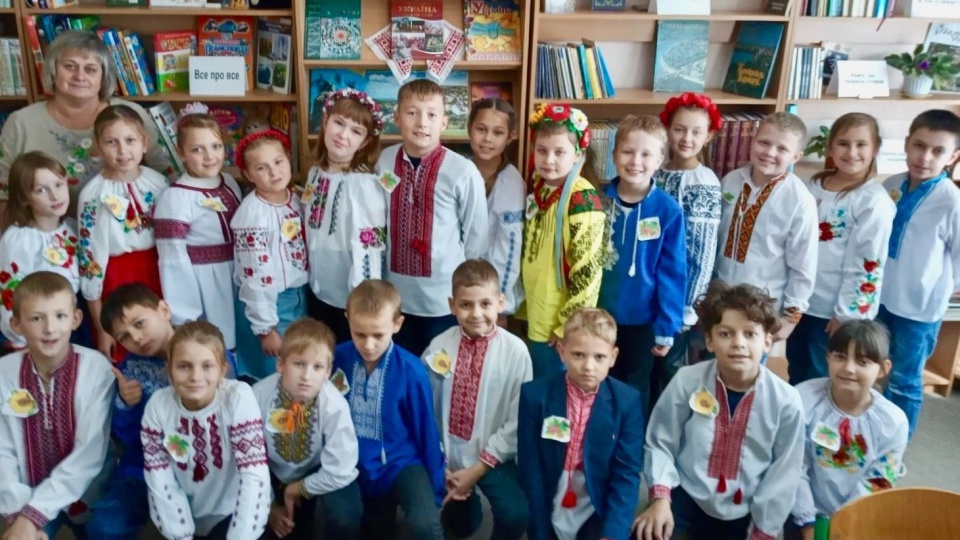 Dzieci chowające się w szkole potrzebują regularnego dostępu do prądu. Fot.: fundacjaskarbowości.pl