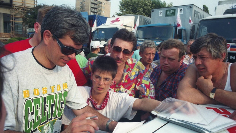 Wyjazd konwoju humanitarnego PAH do Sarajewa. Rok 1993./ fot. PAP/Jacek Bednarczyk