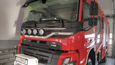 Ponad 3,5 miliona złotych kosztowały trzy ratownicze samochody strażackie, które odebrali strażacy z Grudziądza. Na uroczystości przekazania wozów pojawili się przedstawiciele rządu, sejmu i lokalni samorządowcy./fot. Marcin Doliński