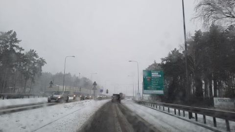 Drogi w okolicach Bydgoszczy są białe, jest bardzo ślisko!/fot. mg