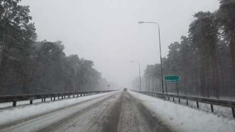 Drogi w okolicach Bydgoszczy są białe, jest bardzo ślisko!/fot. mg