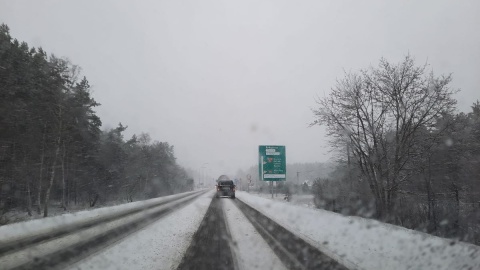 Drogi w okolicach Bydgoszczy są białe, jest bardzo ślisko!/fot. mg