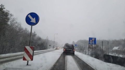 Drogi w okolicach Bydgoszczy są białe, jest bardzo ślisko!/fot. mg