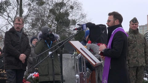 Uroczystości na cmentarzu przy parafii św. Józefa Rzemieślnika. (jw)