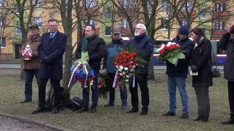 Bydgoskie obchody 40. rocznicy zamknięcia wojskowych obozów internowania. (jw)