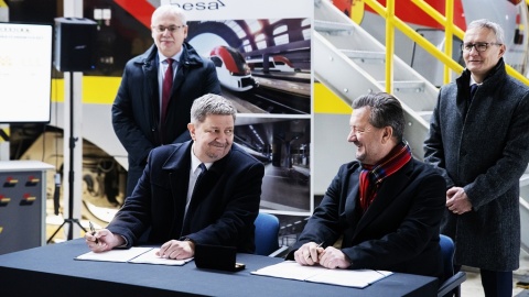 Łódzka Kolej Aglomeracyjna wzbogaci się o cztery nowe pociągi elektryczne. Dostawcą jest PESA Bydgoszcz - największy polski producent pojazdów szynowych. /fot. Pesa