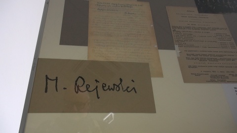 43 lata temu zmarł Marian Rejewski, słynny kryptolog, bydgoszczanin, który ze swoim zespołem złamał szyfr niemieckiej Enigmy. W rocznicę śmierci genialnego matematyka bydgoski IPN zaprasza na wystawę poświęconą polskim kryptologom. (jw)