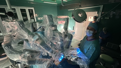 W Szpitalu Uniwersyteckim nr 2 im. dr. Jana Biziela w Bydgoszczy odbyły się pierwsze operacje z użyciem robota „daVinci". Za miesiąc lecznica zaprezentuje jeszcze nowszy system robotowy „Versius"./fot. SU nr 2 im. Biziela