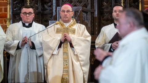 Msza św. w katedrze toruńskiej poprzedzająca rozpoczęcie obrad Świartowego Kongresu Kopernikańskiego/fot. Tytus Żmijewski, PAP