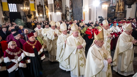 Msza św. w katedrze toruńskiej poprzedzająca rozpoczęcie obrad Świartowego Kongresu Kopernikańskiego/fot. Tytus Żmijewski, PAP