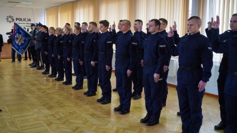 Nowo przyjęci funkcjonariusze złożyli ślubowanie w Komendzie Wojewódzkiej Policji w Bydgoszczy. Oprócz tego, na stanowisko Zastępcy Komendanta powołano insp. Małgorzatę Jorkę/Fot. KWP Bydgoszcz