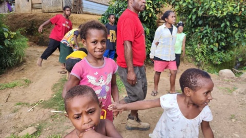 Dzieci z domu dziecka w Papui-Nowej Gwinei, który wspierany jest przez parafię w podbydgoskiej Brzozie/fot. nadesłane