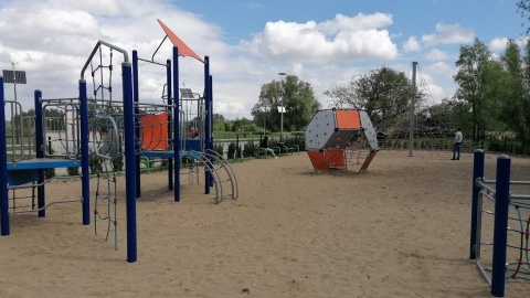 Jeden z najbardziej atrakcyjnych i bezpiecznych placów zabaw w okolicach Bydgoszczy znajduje się w Barcinie (powiat żniński)/fot. mg