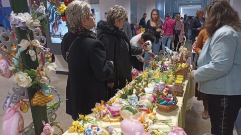 Wielkanocne ozdoby – pisanki, stroiki, palmy i wiele innych można było kupić w czwartek w Toruniu. W Urzędzie Marszałkowskim odbył się tradycyjny kiermasz połączony z wystawą rękodzieła osób niepełnosprawnych „My też potrafimy”.