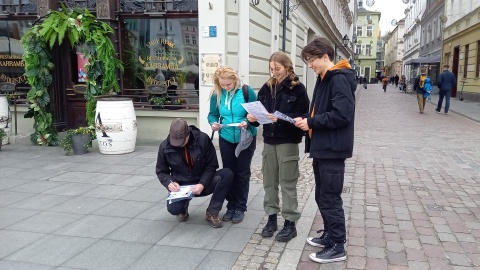 W tegorocznym Marszu na Orientację wzięło udział około 200 osób. Nie brakowało turystów z Torunia i obywateli Ukrainy/Fot. i wideo: Tatiana Adonis