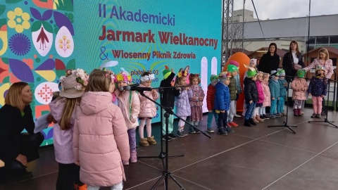 Lokalne przysmaki, rękodzieło i muzyka na żywo - rozpoczął się Akademicki Jarmark Wielkanocny organizowany przez Politechnikę Bydgoską/fot. Tatiana Adonis