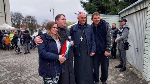 Śniadanie Wielkanocne przed bydgoską Bazyliką pw. św. Wincentego à Paulo/fot. Elżbieta Rupniewska