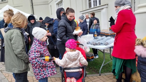 Śniadanie Wielkanocne przed bydgoską Bazyliką pw. św. Wincentego à Paulo/fot. Elżbieta Rupniewska