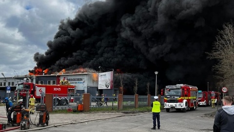 Pożar magazynu na Osowej Górze w Bydgoszczy/fot. Bydgoszcz 998