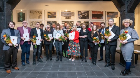 Artyści odebrali stypendia podczas uroczystej gali w toruńskiej Galerii Sztuki Wozownia/Fot: Szymon Zdziebło/www.tarantoga.pl
