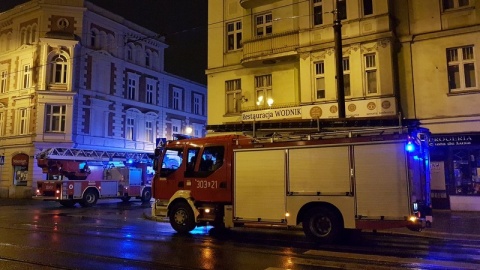 Nocny pożar przy ul. Świętojańskiej. Paliło się w podwórzu/fot. Bydgoszcz 998