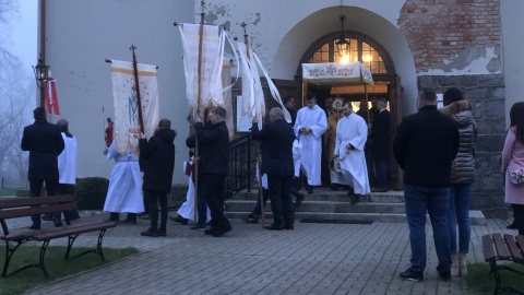 Parafii p.w. Matki Bożej Królowej Polski we Włókach - Rezurekcja/fot. Jan Duks