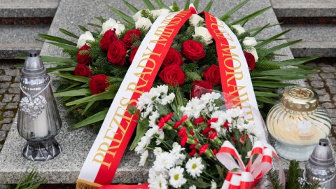Strzelno uczciło 83. rocznicę Zbrodni Katyńskiej. Manifestacja patriotyczna odbyła się pod Pomnikiem Ofiar Katynia na cmentarzu parafialnym/fot. UW Bydgoszcz