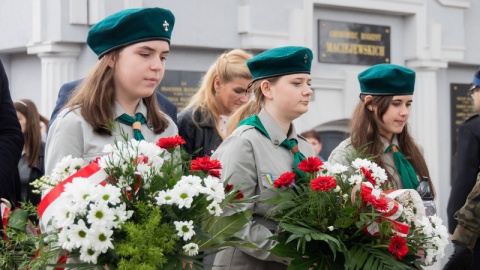 Strzelno uczciło 83. rocznicę Zbrodni Katyńskiej. Manifestacja patriotyczna odbyła się pod Pomnikiem Ofiar Katynia na cmentarzu parafialnym/fot. UW Bydgoszcz