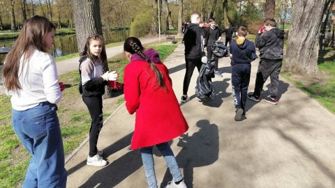 300 osób sprzątało dwie dzielnice Bydgoszczy: Okole i Wilczak - Jary/fot. Monika Siwak