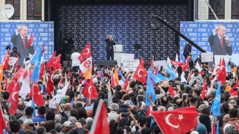 Prezydent Tayyip Erdogan w czasie kampanijnego wiecu/fot. Manuel de Almeida/PAP/EPA