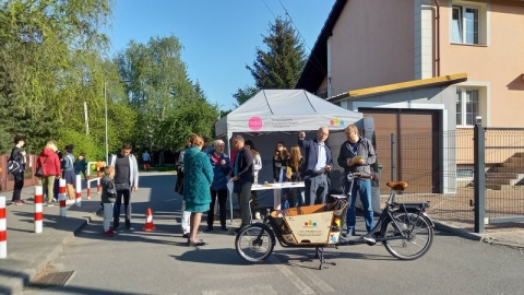 Bydgoszcz uczestniczy w międzynarodowej akcji Streets For Kids - ulice dla dzieci. Celem wydarzenia jest zwrócenie uwagi na bezpieczeństwo dzieci w drodze do szkoły. Do akcji przyłączyła się Szkoła Podstawowa nr 64 na Osowej Górze/fot. Tatiana Adonis