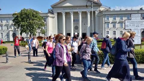 Pielgrzymi z okazji uroczystego przejścia odcinku trasy na szlaku św. Jakuba powędrowali z Bydgoszczy do Brzozy/fot: Tatiana Adonis