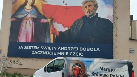 Grupa katolików zdecydowała się promować kultu św. Andrzeja Boboli za pomocą billboardu na rondzie Jagiellonów/fot. Rafał Wojtynowski, Facebook