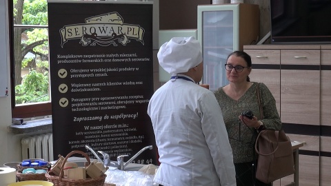 W Zespole Szkół Gastronomiczno-Hotelarskich warsztaty serowarskie, wędzarnicze, wędliniarskie i baristyczne prowadzą zaproszeni szkoleniowcy (jw)