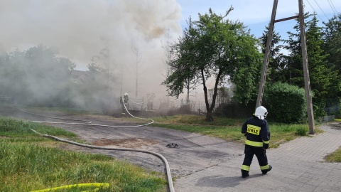 Dwa zastępy straży pożarnej gasiły ogień w Solcu Kujawskim/fot: Facebook/OSP w Solcu Kujawskim