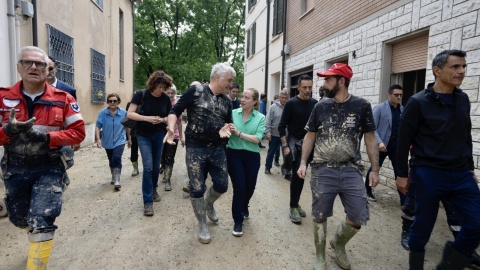 Usuwanie skutków powodzi w regionie Emilia-Romania/fot. Fabrizio Zani/PAP/EPA