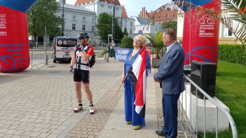 Rowerowa Sztafeta Kopernikowska wystartowała w czwartek (25 maja) spod Urzędu Marszałkowskiego w Toruniu. Wydarzenie zorganizowano z okazji 550. rocznicy urodzin Mikołaja Kopernika/fot. Michał Zaręba