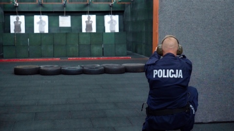 Testy wiedzy, pierwsza pomoc, strzelanie, oględziny miejsca zbrodni: na terenie Komendy Wojewódzkiej Policji w Bydgoszczy odbyły się VI wojewódzkie eliminacje konkursu „Policjant Służby Kryminalnej Roku 2023”. W zmaganiach o tytuł najlepszych funkcjonariuszy pionu kryminalnego rywalizowało 19 czteroosobowych drużyn składających się z funkcjonariuszy kryminalnych/fot. KWP Bydgoszcz