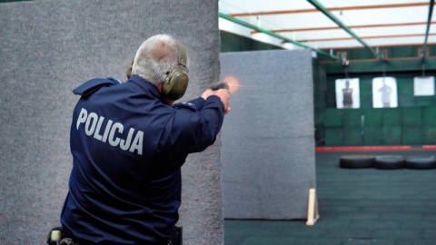 Testy wiedzy, pierwsza pomoc, strzelanie, oględziny miejsca zbrodni: na terenie Komendy Wojewódzkiej Policji w Bydgoszczy odbyły się VI wojewódzkie eliminacje konkursu „Policjant Służby Kryminalnej Roku 2023”. W zmaganiach o tytuł najlepszych funkcjonariuszy pionu kryminalnego rywalizowało 19 czteroosobowych drużyn składających się z funkcjonariuszy kryminalnych/fot. KWP Bydgoszcz