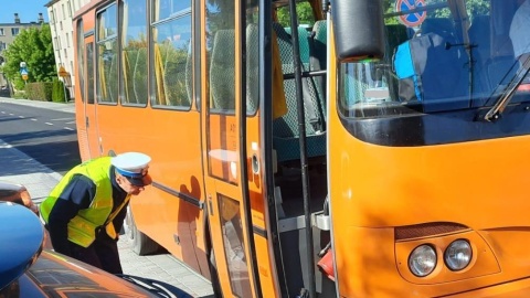 We wtorek policjanci z Radziejowa skontrolowali autobus, który miał zawieźć dzieci na wycieczkę do Torunia/fot. materiały policjiWe wtorek policjanci z Radziejowa skontrolowali autobus, który miał zawieźć dzieci na wycieczkę do Torunia/fot. materiały policji