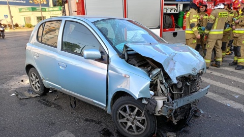 Jedna osoba poszkodowana, druga bez obrażeń - to bilans czwartkowego wypadku z udziałem dwóch aut, do którego doszło około godz. 7:00 na skrzyżowaniu Królowej Jadwigi Focha/fot. Bydgoszcz 998