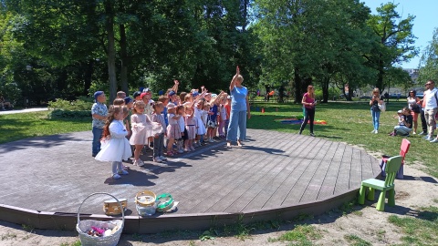W przedszkolu Kolorowe Nutki zorganizowano nie tylko Dzień Dziecka, Dzień Matki czy Dzień Ojca. Zdecydowano się na wykonanie festynu w ramach Dnia Rodziny/fot: Maciej Wilkowski