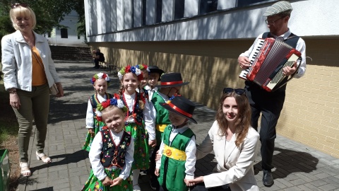 Dzieci mogły zaprezentować przed publicznością wesołe i rytmiczne przyśpiewki związane z folklorem/fot: Monika Kaczyńska