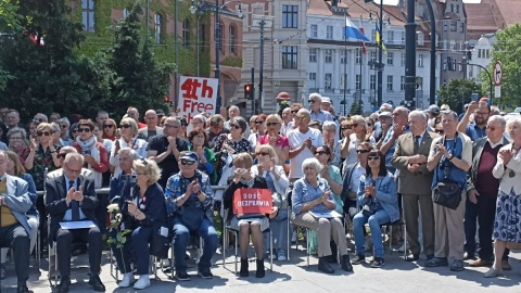 Skwer u zbiegu ul. Wały gen. Sikorskiego - Aleja Solidarności w Toruniu od niedzieli nosi nazwę Plac 4-go czerwca 1989 r./fot. Monika Kaczyńska